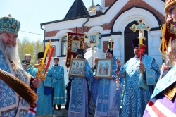 Архиереи Новосибирской Митрополии совершили богослужение в храме на святом источнике в Ложке