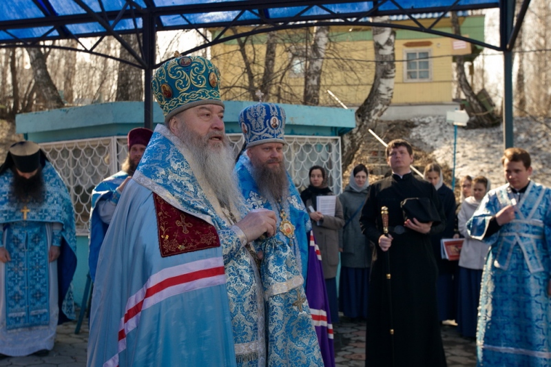  Митрополит Новосибирский и Бердский Тихон возглавил крестный ход на Святом источнике